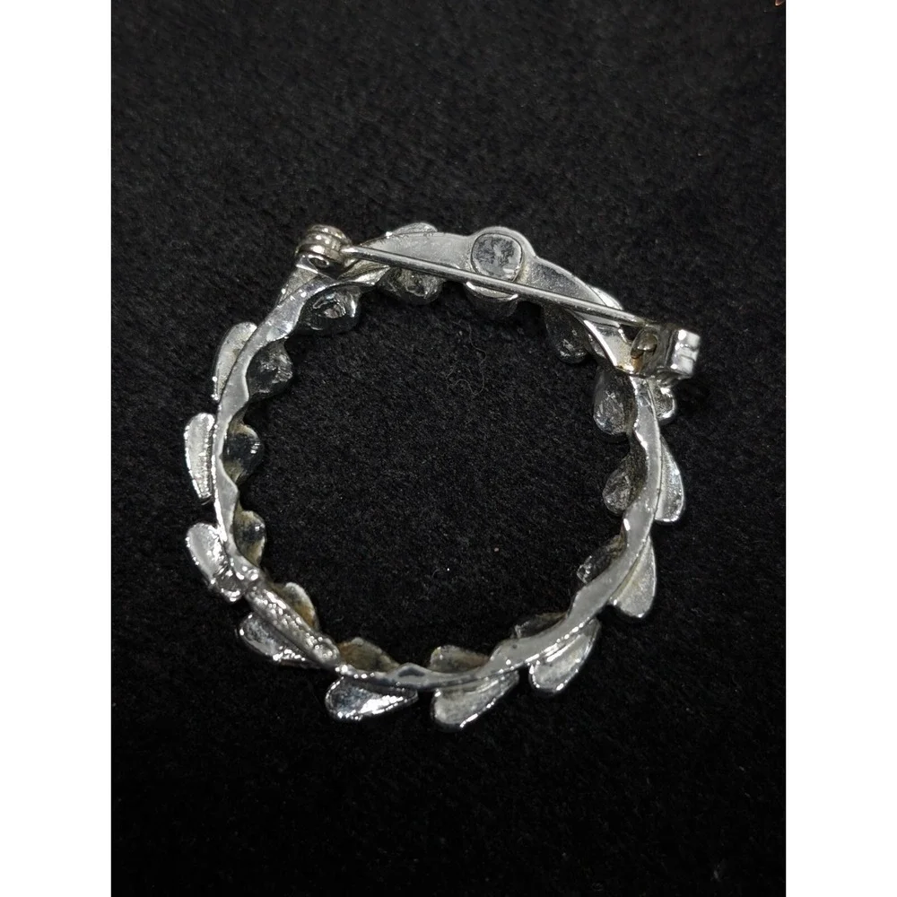 Vintage‎ Gerrys Silver Tone Heart Wreath Round Pin Brooch